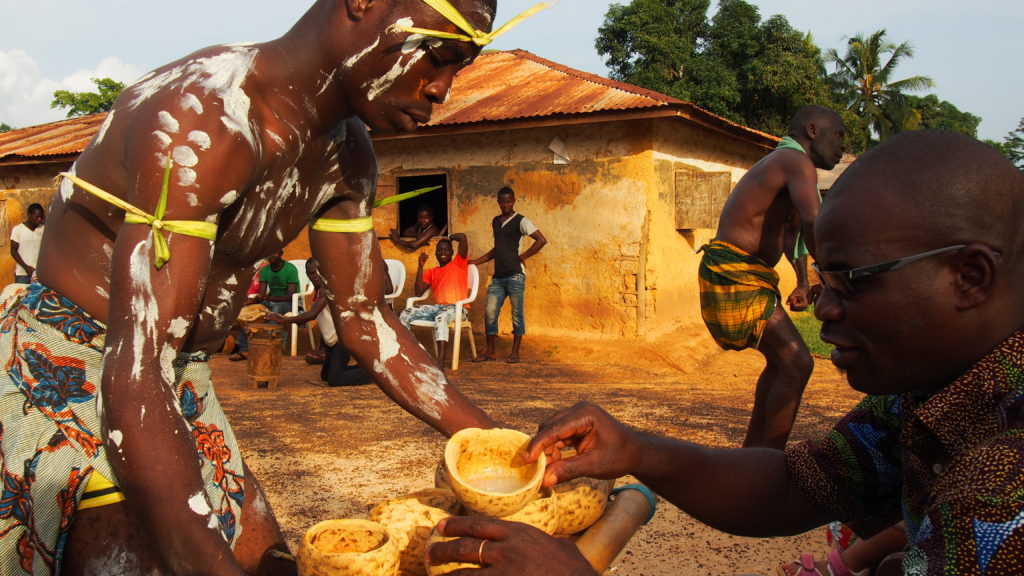 Plongez au coeur de la culture ivoirienne à quelques minutes de Taï, au coeur de l'ethnie Oubi