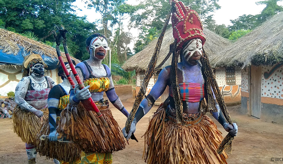 Danseuses lors du spectacle traditionnel de Gouléako
